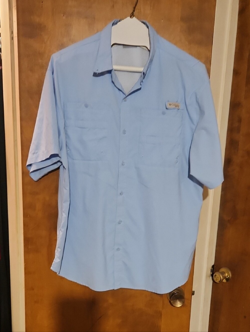 Columbia Men’s Light Blue Short-Sleeve Button Down Shirt